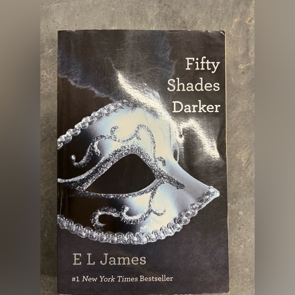 Fifty Shades Darker: Book Two of the Fifty Shades Trilogy [Fifty Shades of Grey